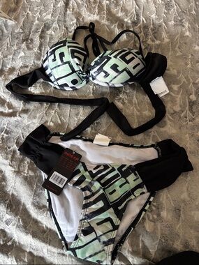 NWT INGEAR bikini. Size small never worn. Just in time for summer